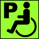 Grünes Parkplatz-Symbol als Markierung für barrierefreien Parkplatz