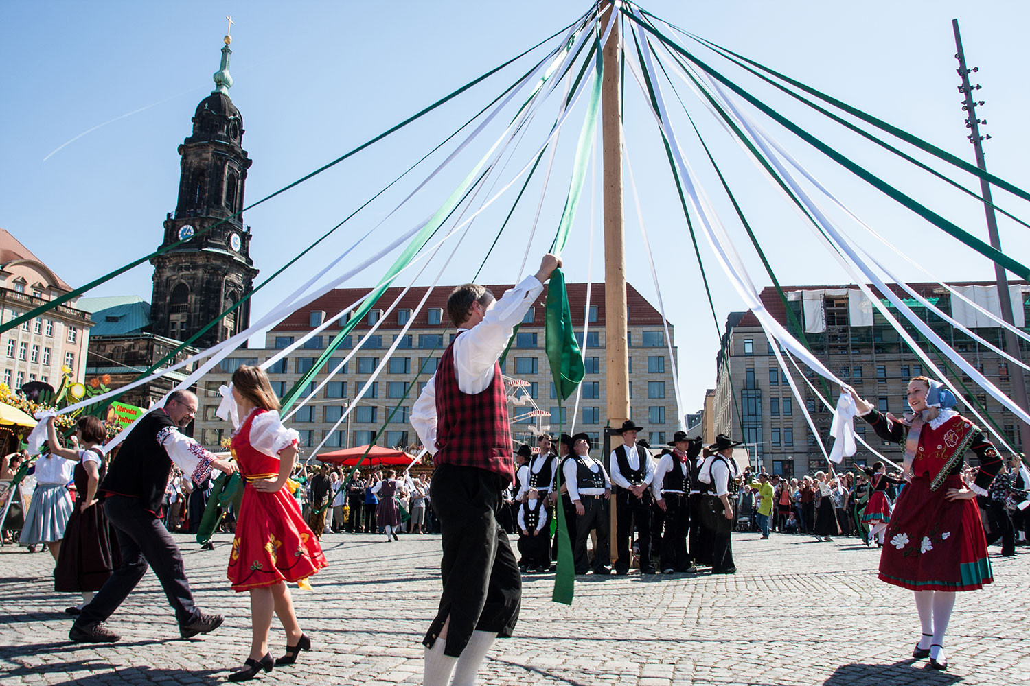 Foto Maibaum-Tanz auf dem Dresdner Altmarkt