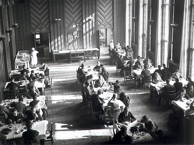Historische Aufnahme des Speisesaals in der Alten Mensa auf der Mommsenstraße