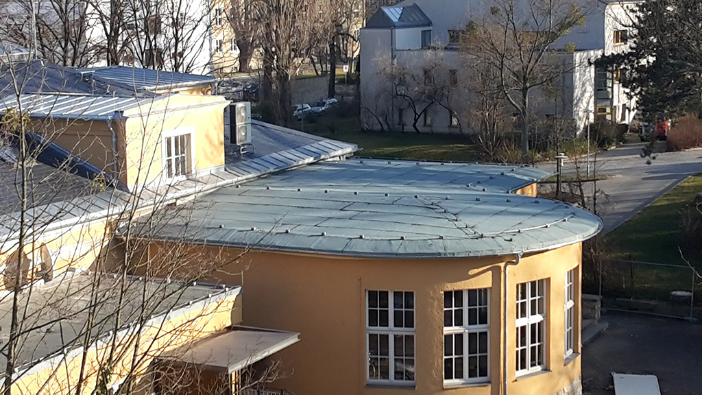 Luftaufnahme vom Dach des Studentenhauses Tusculum. Auch ein Teil des großen Saals ist abgebildet.