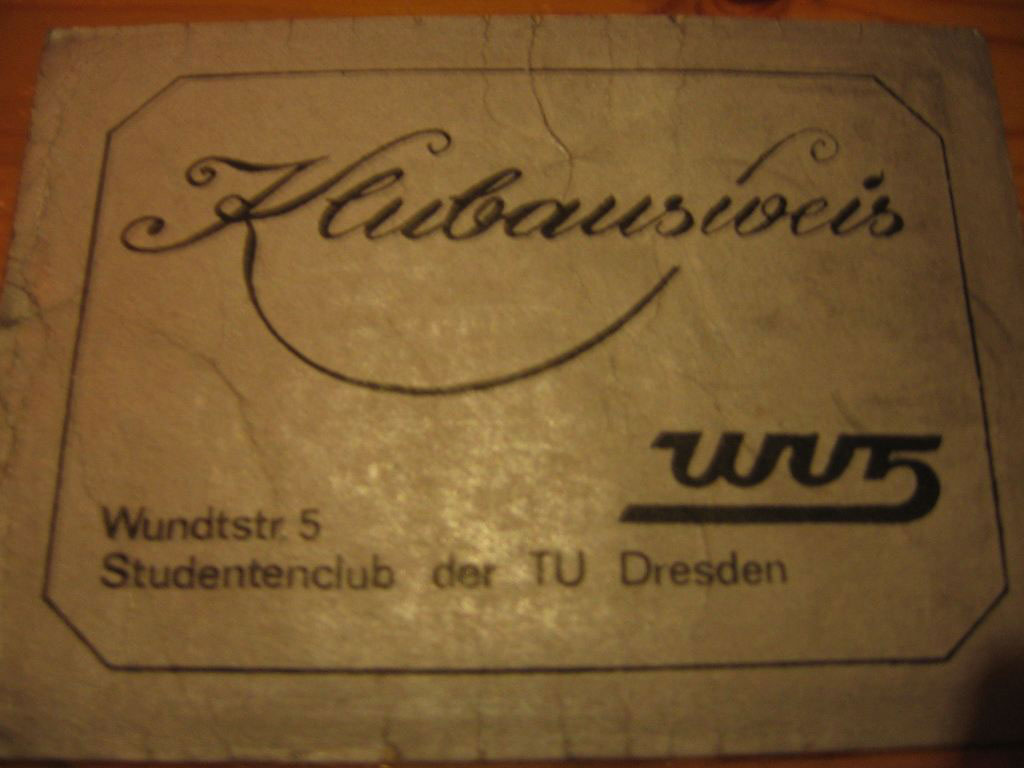 Foto einer Plakette mit der Aufschrift: Klubausweis WU5