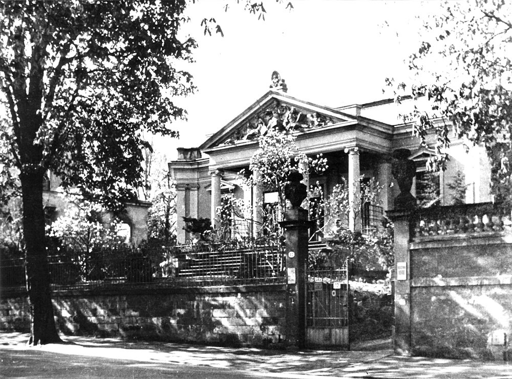 Foto: alte Schwarz-weiß-Aufnahme vom Studentenhaus TUSCULUM
