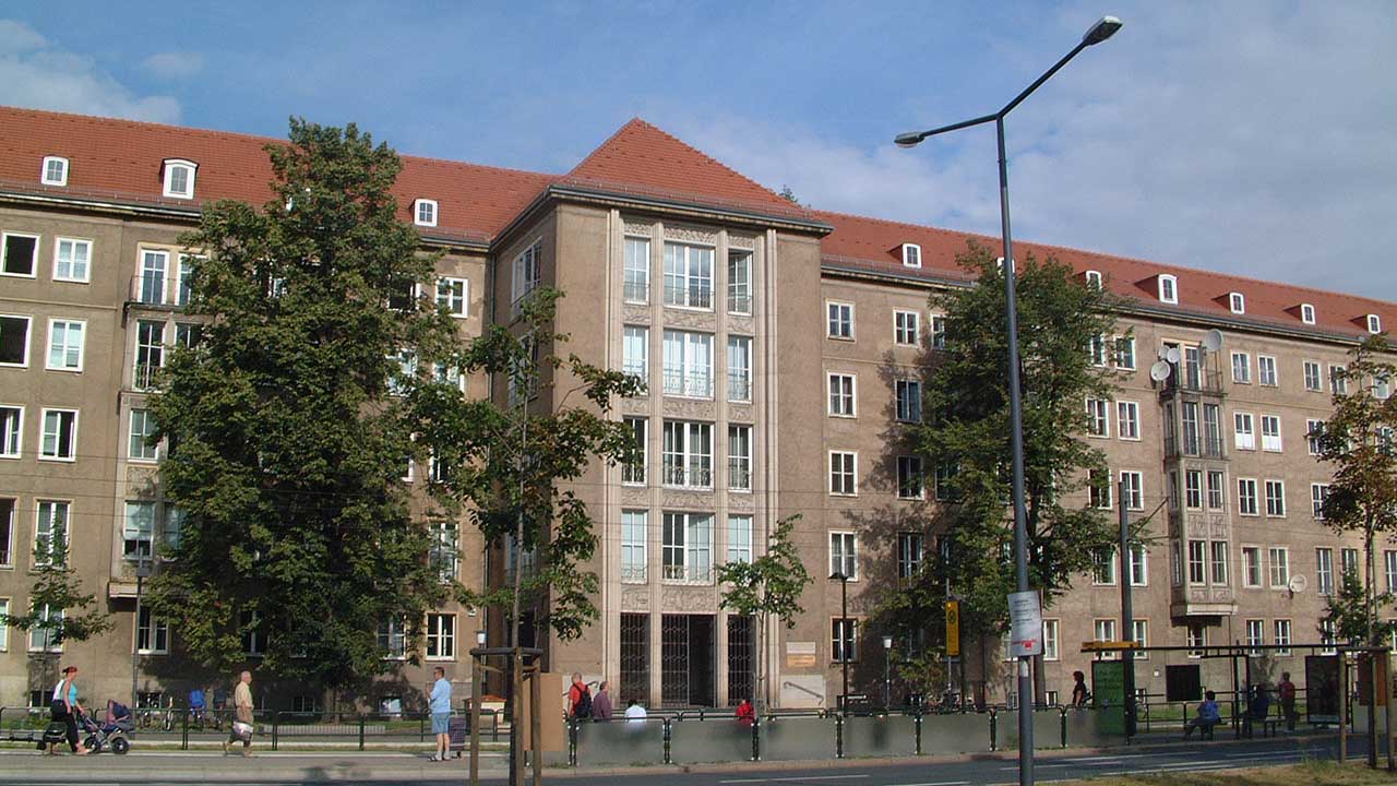 View of the exterior of the Studentenwerk Dresden headquarters